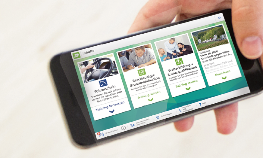 Hand zeigt Smartphone mit EU BKF App 