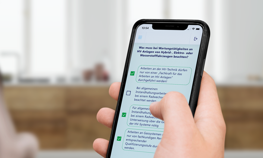 Teilnehmende absolviert Abschlusstest in der Vogel BKF App