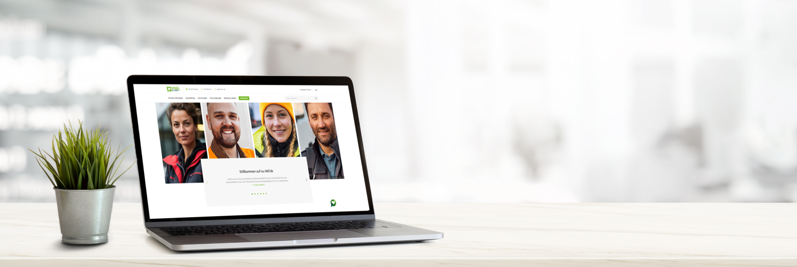 Laptop mit der EU-BKF Webseite auf einem  Schreibtisch